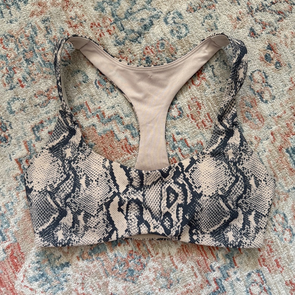 Lorna Jane Soft Serpentine Sports Bra — Size XS - Picture 3 of 5